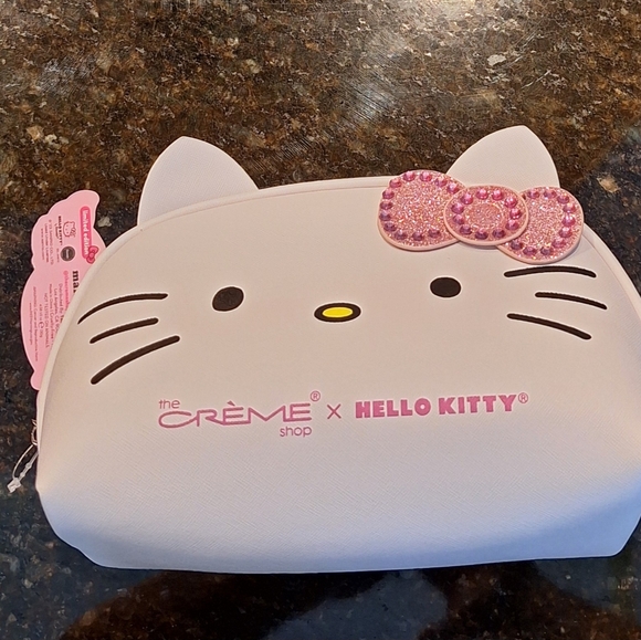 Hello Kitty Makeup Bundle MB - Picture 2 of 8
